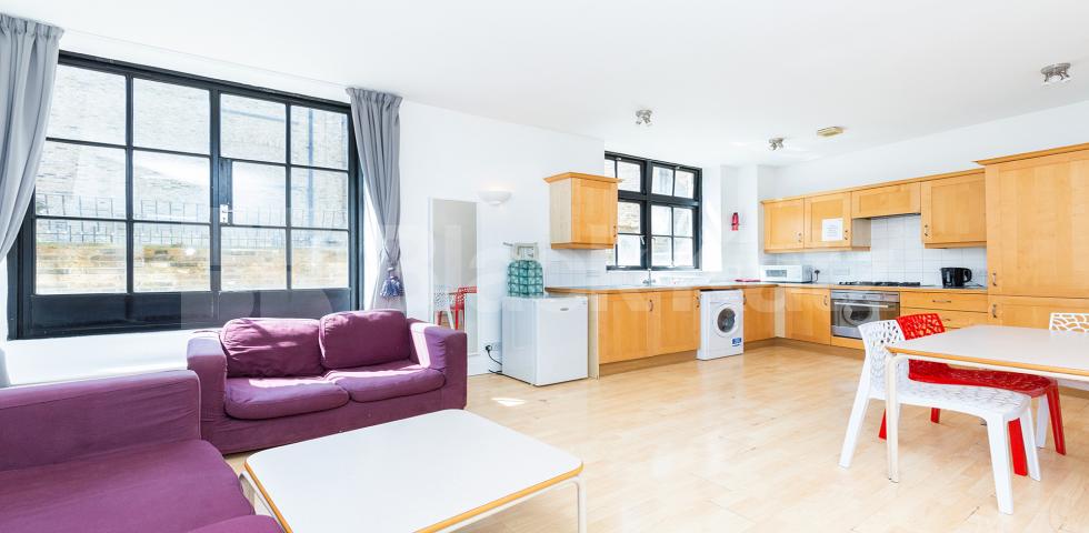 			WAREHOUSE CONVERSION, 2 Bedroom, 1 bath, 1 reception Apartment			 Crawford Passage EC1R, FARRINGDON / HOLBORN